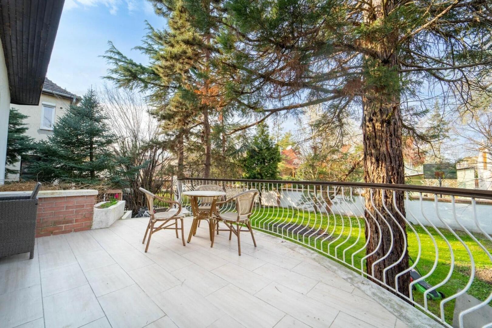 Villa Butterfly Budapest Exteriör bild