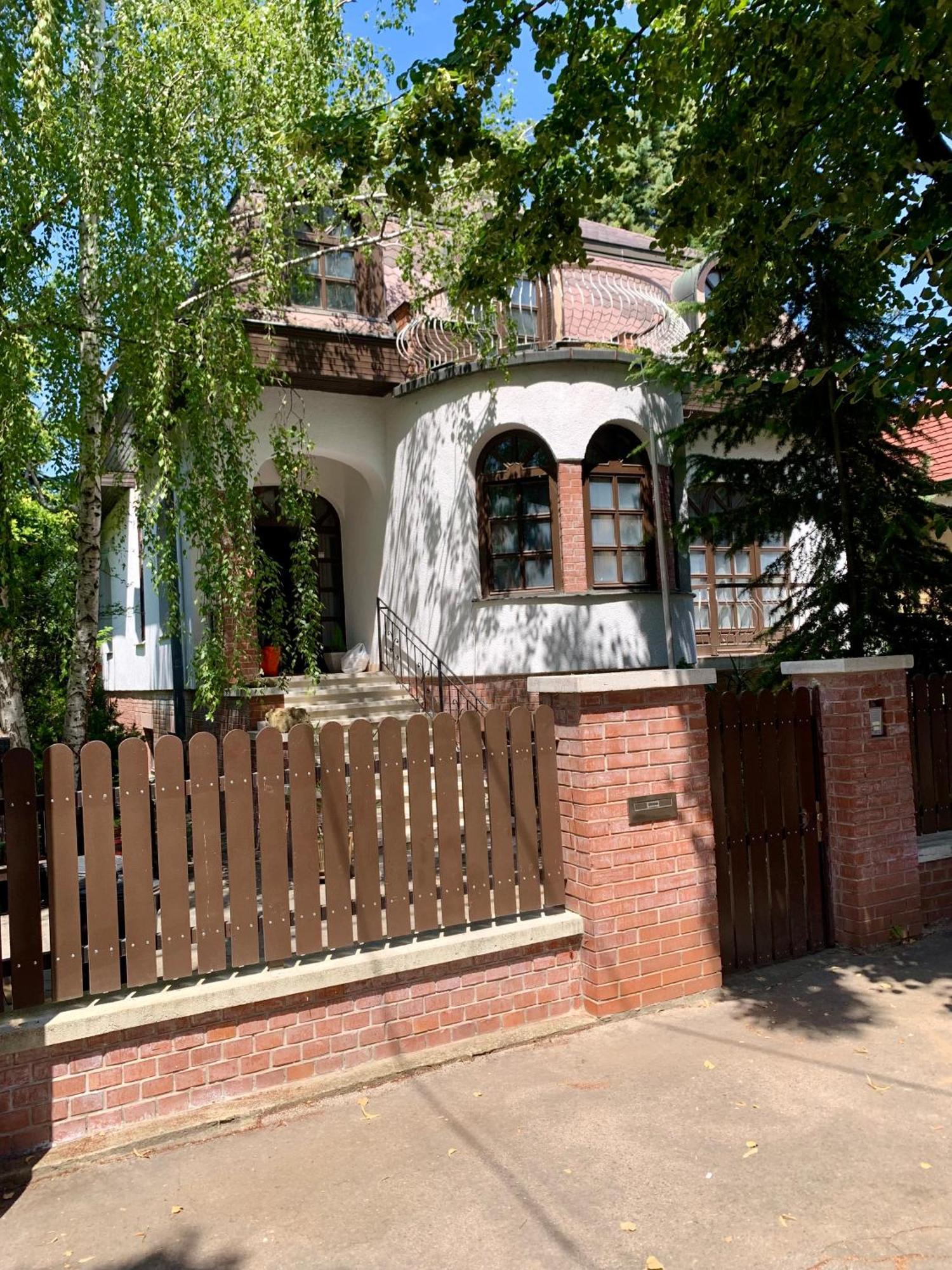 Villa Butterfly Budapest Exteriör bild